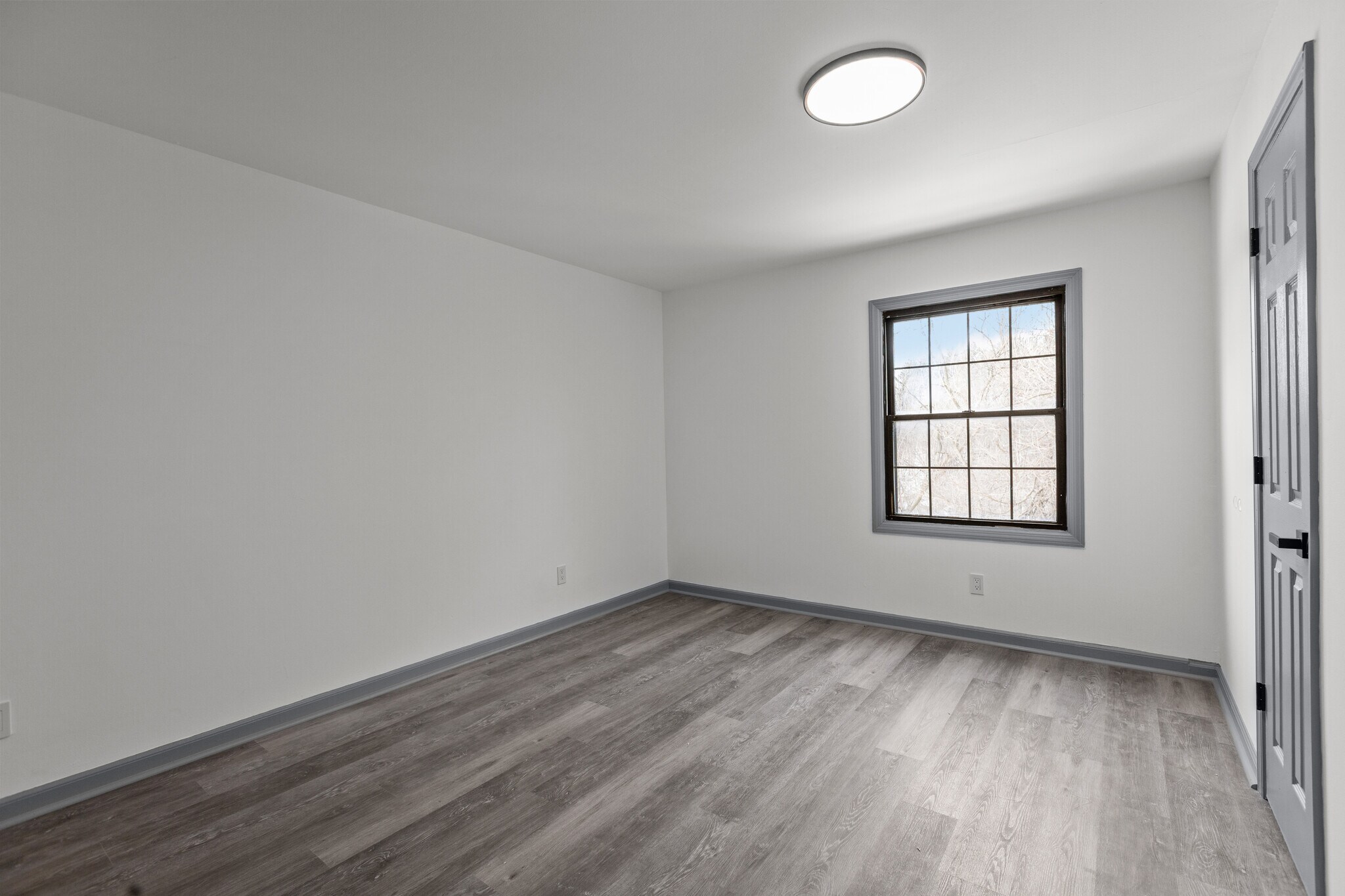 Building Photo - 546 Carriage Cir