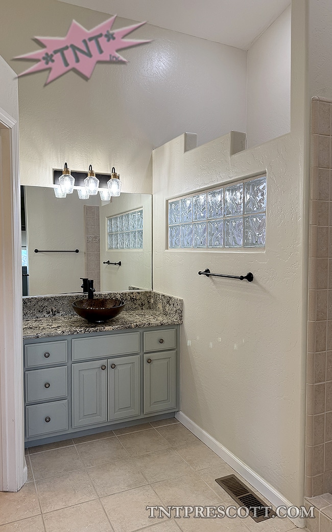 Building Photo - Home in Yavapai Hills HOA