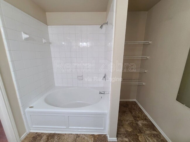 Building Photo - 2736 Murphy Dr