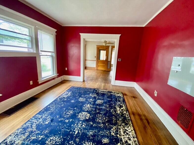 Building Photo - 1063 W 8th St