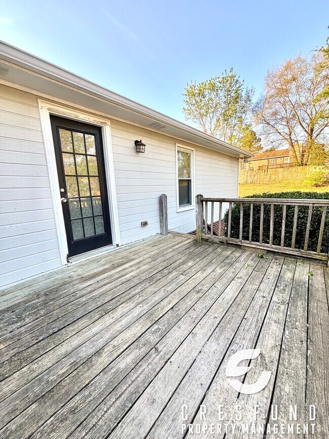 Building Photo - Adorable 3 Bedroom 2 Bathroom House Ready for Move In