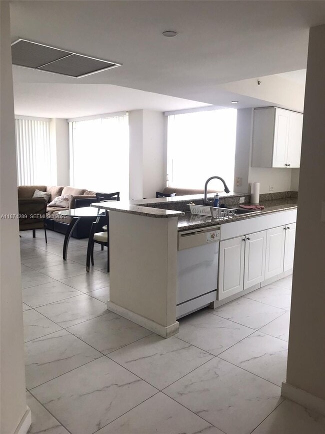 Building Photo - 19501 W Country Club Dr