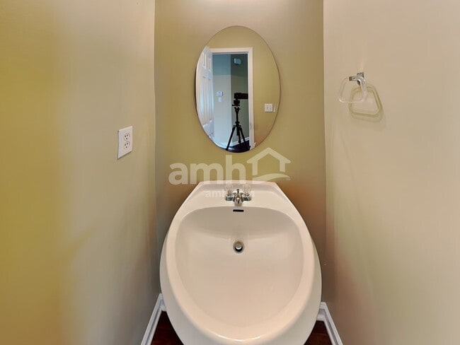 Building Photo - 7071 Hillcrest Chase Ln