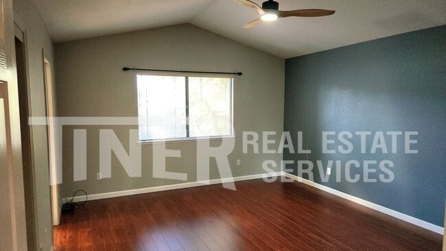 Building Photo - 413 Unity Ct