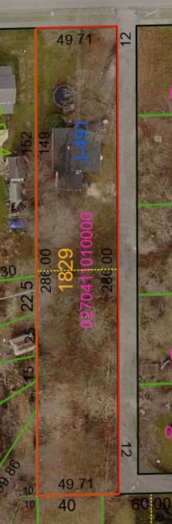 Building Photo - Small bungalow with updates!
