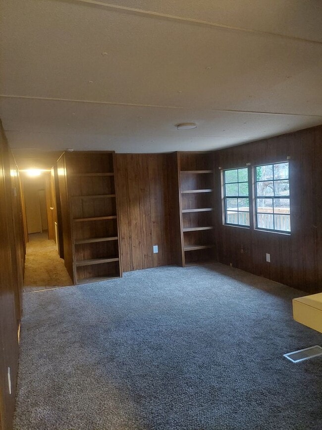 Building Photo - Waverly Hall (Harris County) Lake View