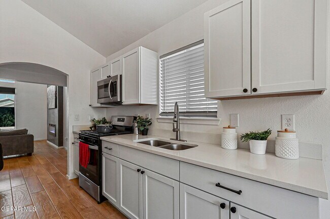 Building Photo - 3936 Tierra Arena Dr