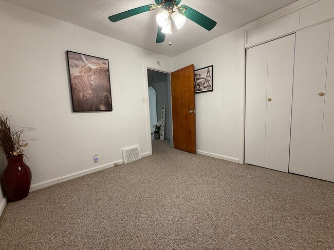 Building Photo - 3 bed, 1 bath home in Evansdale.