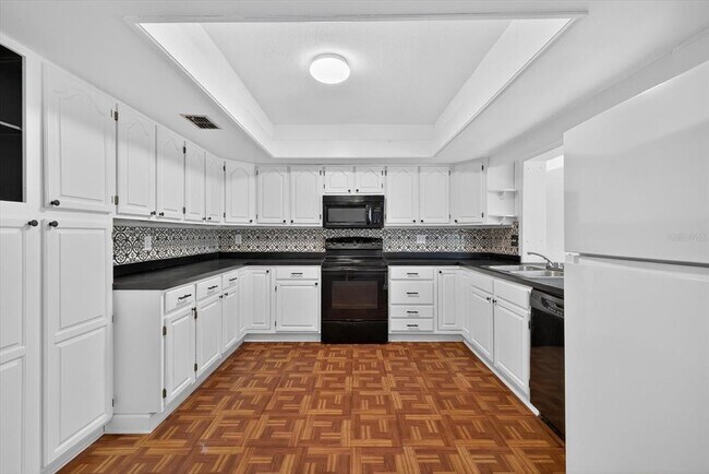Building Photo - 215 Edgewater Dr