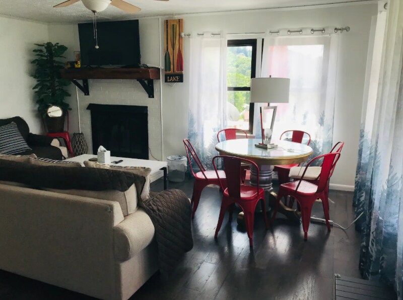 Building Photo - 1692 Falling Water Rd