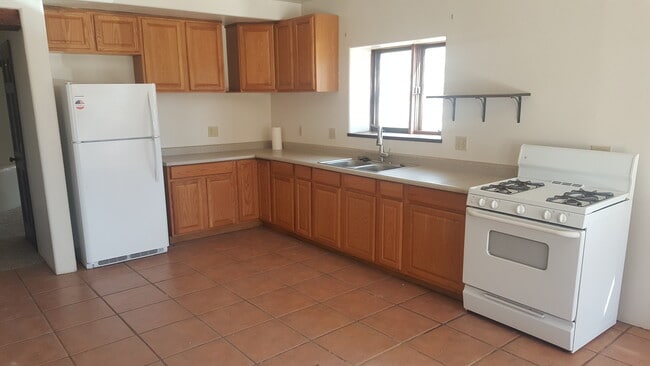 Building Photo - Bernalillo Beauty