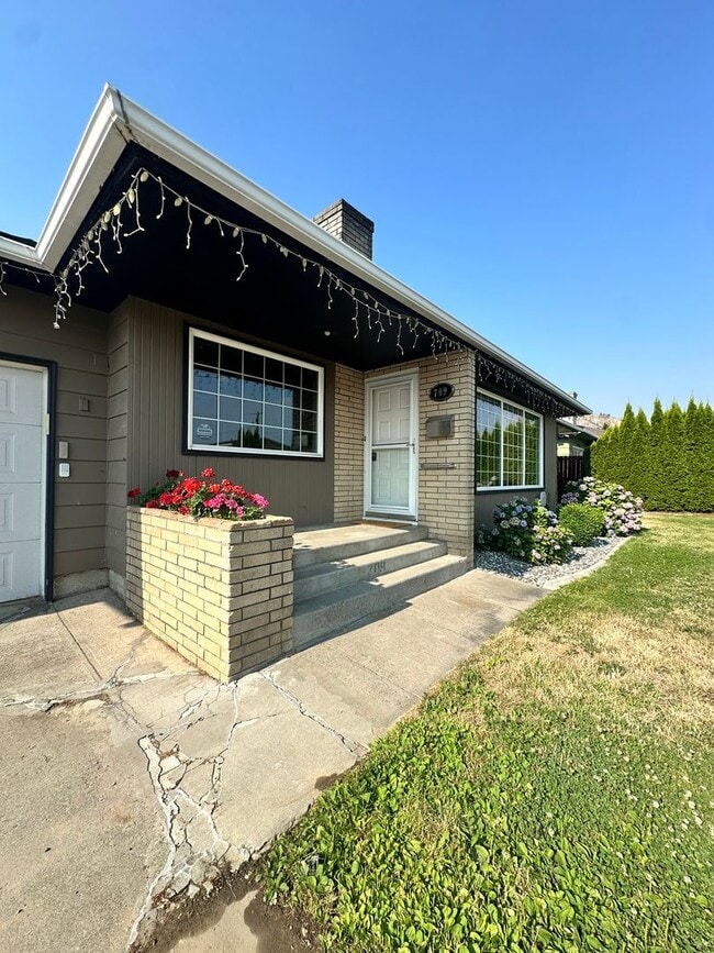 Building Photo - Charming 3-Bedroom, 1.5-Bath Home with Pool & Outdoor Entertaining Oasis