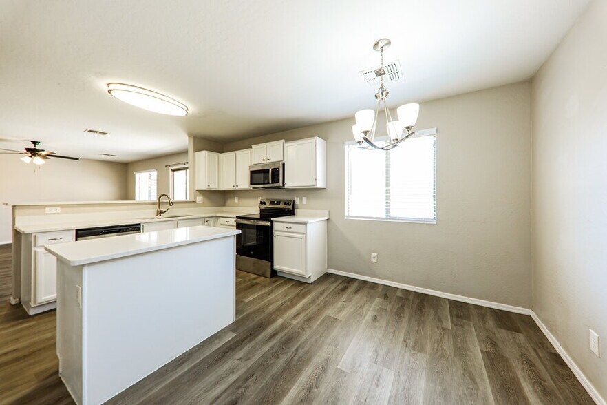 Building Photo - 8613 W Cordes Rd