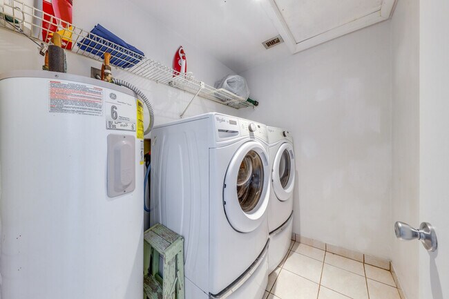 Building Photo - 115 Marina Ave