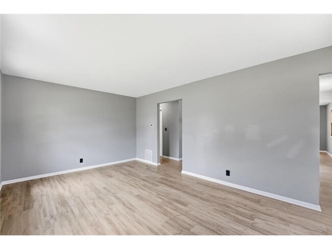 Building Photo - 1697 Rose Pl W