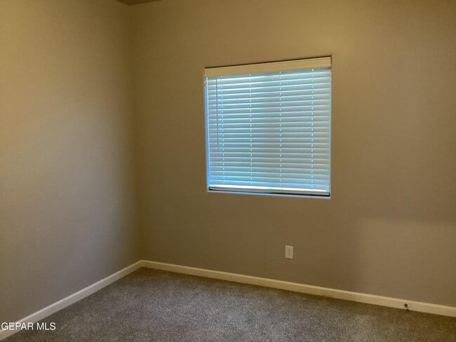 Building Photo - 1087 Brass Hl Ave