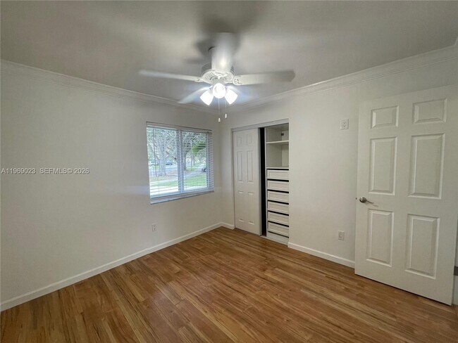 Building Photo - 4960 SW 119th Ave