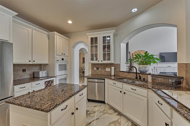Building Photo - 18 Wyckham Cir