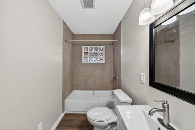 Building Photo - 336 Smith St