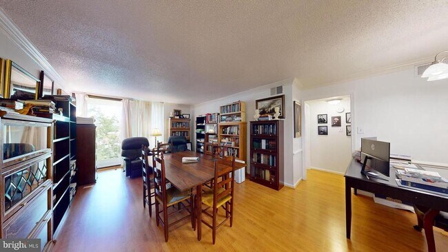 Building Photo - 3101 Patrick Henry Dr