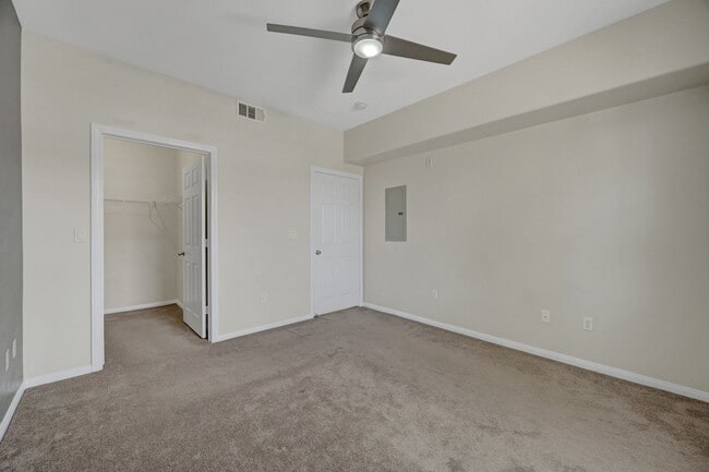 Building Photo - Downstairs 1 Bedroom Unit in Gated Community - S.W.