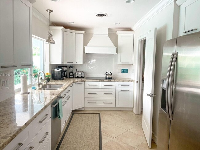 Building Photo - 2932 NE 36th St