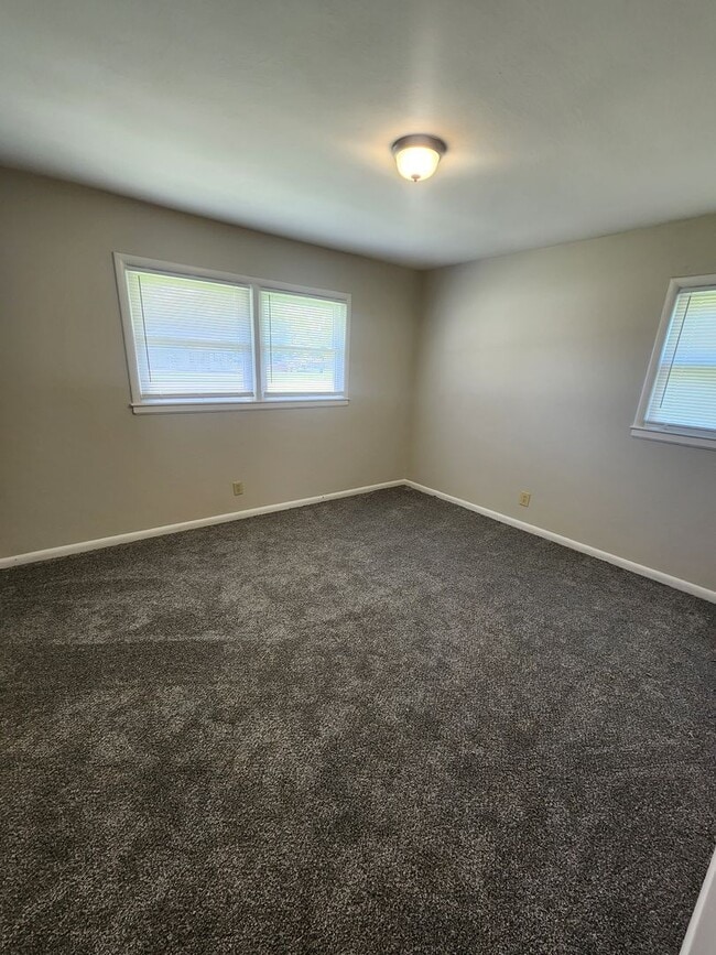 Building Photo - Newly updated 3 bedroom 1.5 bath home for rent in Valley Station!