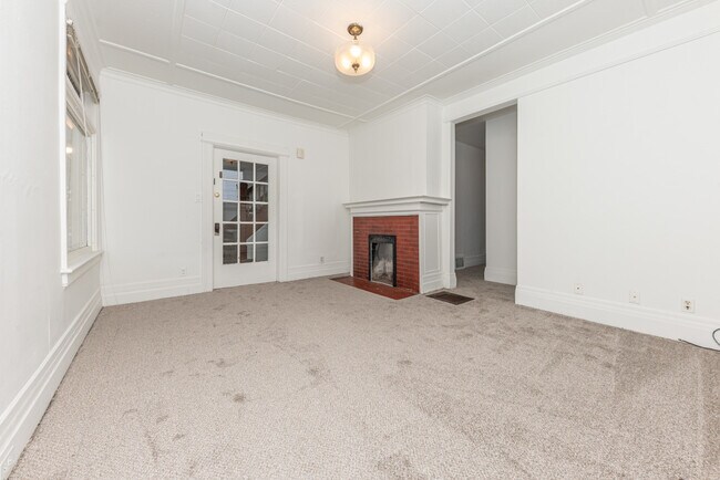 Building Photo - 808 E Ann St