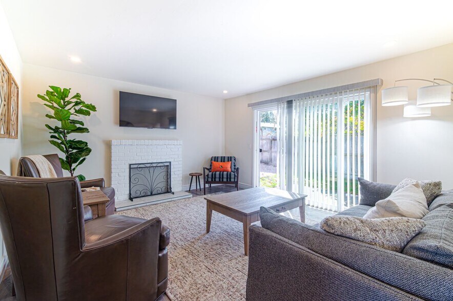 Building Photo - 208 Vista Ct