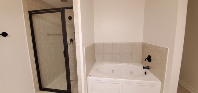 Building Photo - Townhouse  At West Park Place