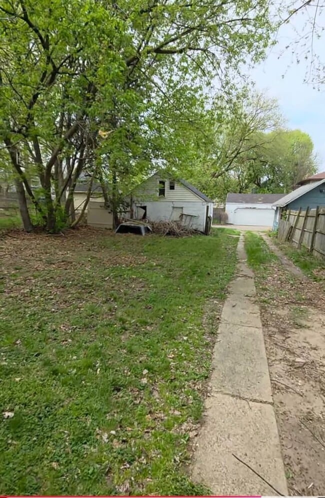 Building Photo - Lansing Land Contract Homeownership Opportunity