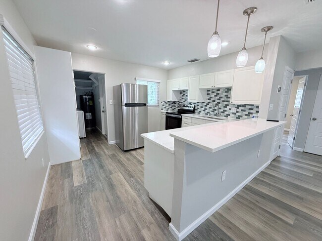 Building Photo - 2716 Blossom Dr