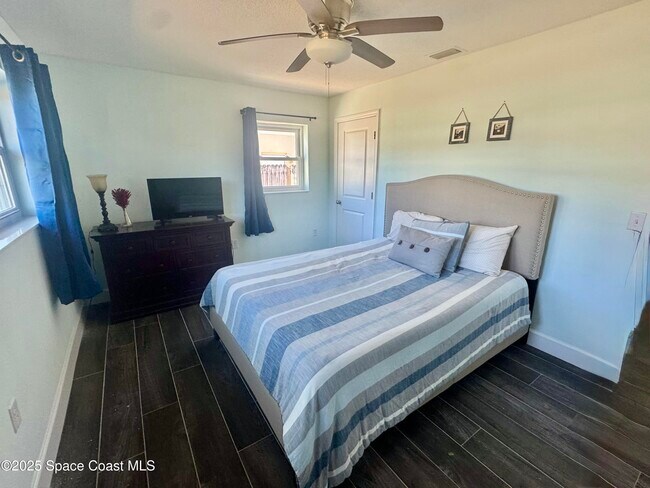 Building Photo - 216 NE 3rd St