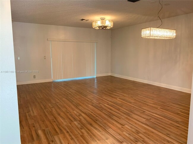 Building Photo - 10911 Jewel Box Ln