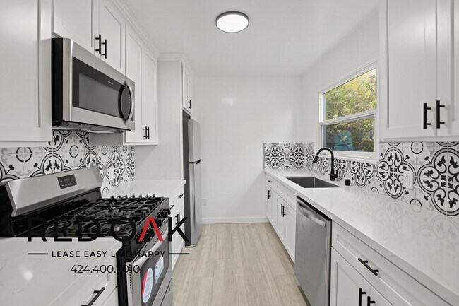 Building Photo - 2247 Merton Ave