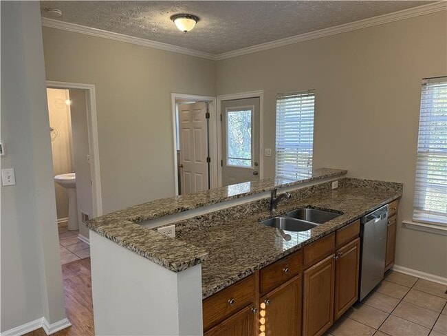 Building Photo - 27 Montgomery St SE