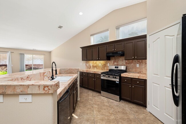 Building Photo - 41250 Doak St