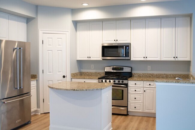 Building Photo - 1615 Old Trail Dr
