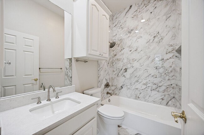 Building Photo - Sophisticated Addison Townhome with Vaulted Ceilings, Study & Two Primary Suites!