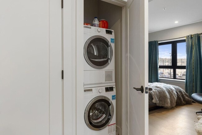 Building Photo - Fully Furnished 2BR condo for rent