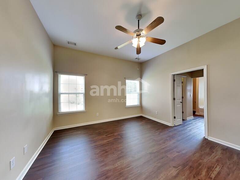 Building Photo - 12 Comesee Ct