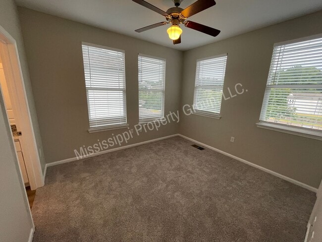 Building Photo - 3BD/3.5BA Available for Mid-August Move In