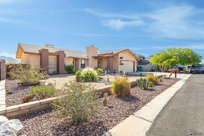 Building Photo - 10605 S Del Vista Dr