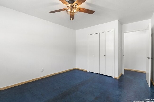 Building Photo - 1228 Rivercrest Dr