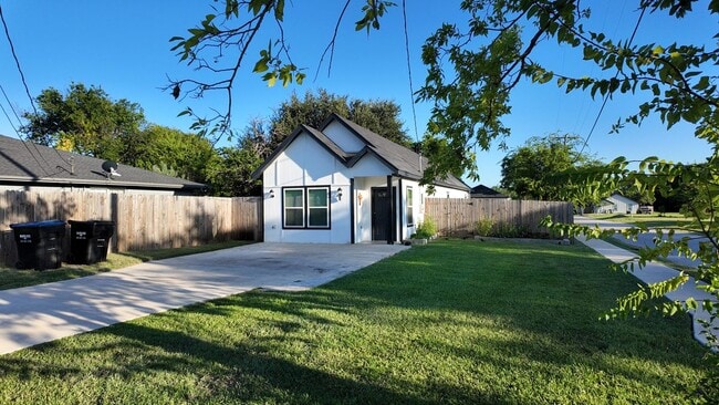 Building Photo - 4709 Lee St