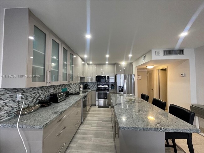 Building Photo - 3725 S Ocean Dr