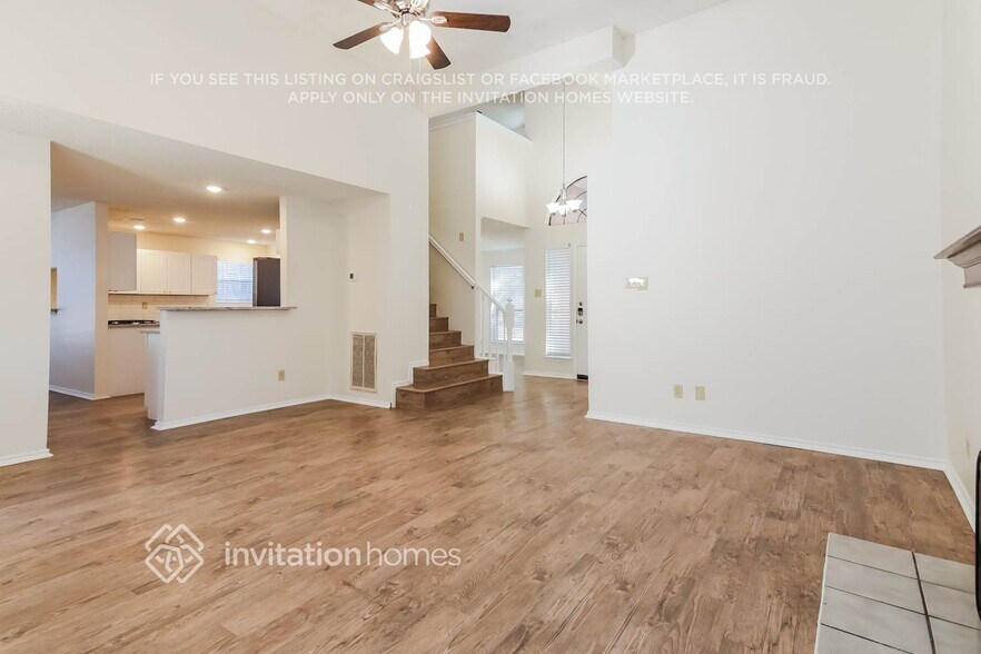 Building Photo - 727 Autumn Oaks Dr