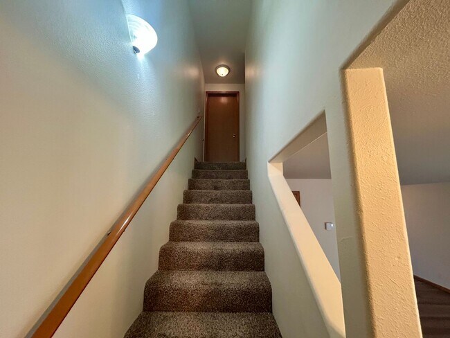 Building Photo - 4241 Wintergreen Ln