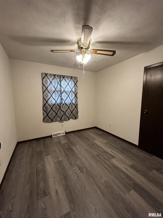 Building Photo - 3117 St Andrews Dr