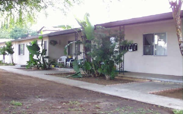 Building Photo - 1428 Peach Ave